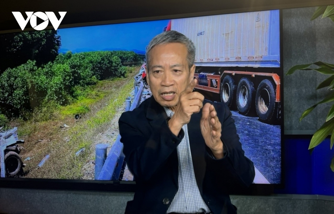 phat loi khong giu khoang cach tren cao toc ai phai du thong minh de khong xu oan hinh anh 1