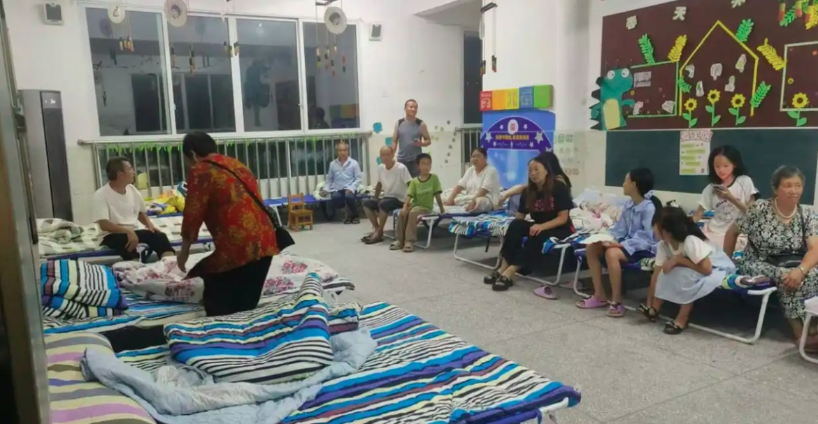 tu xuyen trung quoc so tan hon 900.000 luot nguoi phong thien tai hinh anh 1