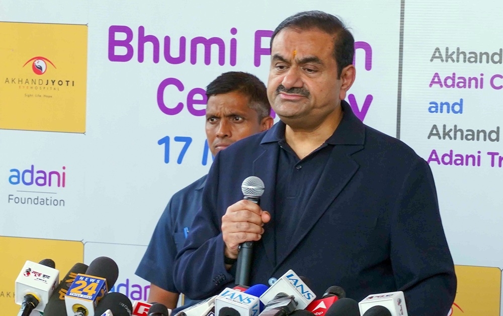 toa an my bac cao buoc hinh su doi voi ty phu An Do gautam adani hinh anh 1