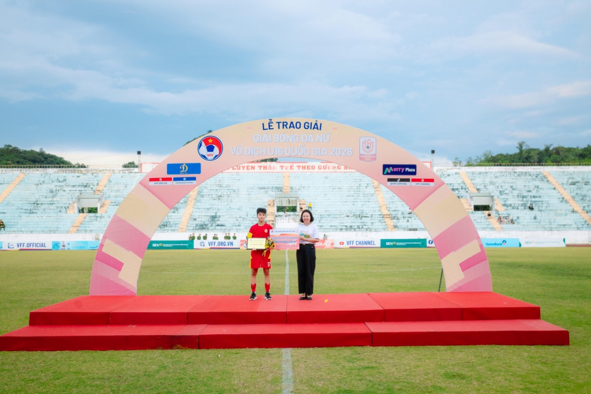 ket qua bong da viet nam hom nay 9 8 son la gianh hang ba hinh anh 6