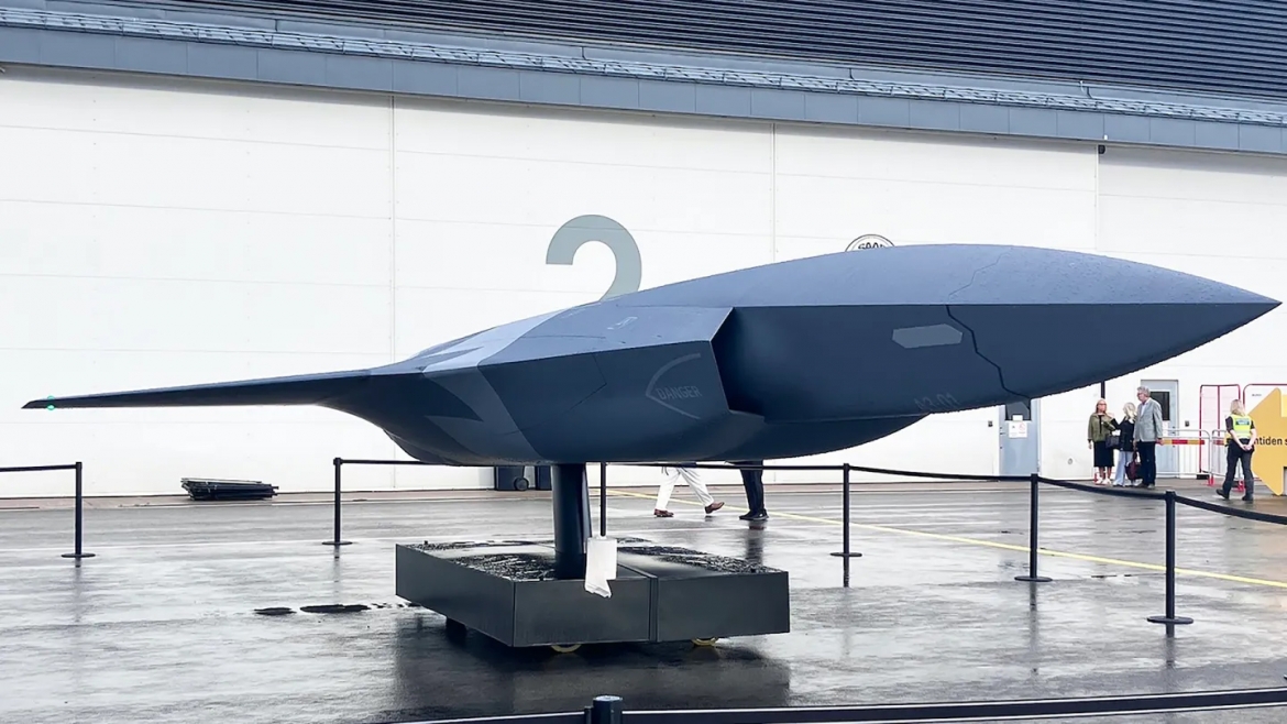 he lo uav sieu thanh co the sat canh cung gripen e hinh anh 1
