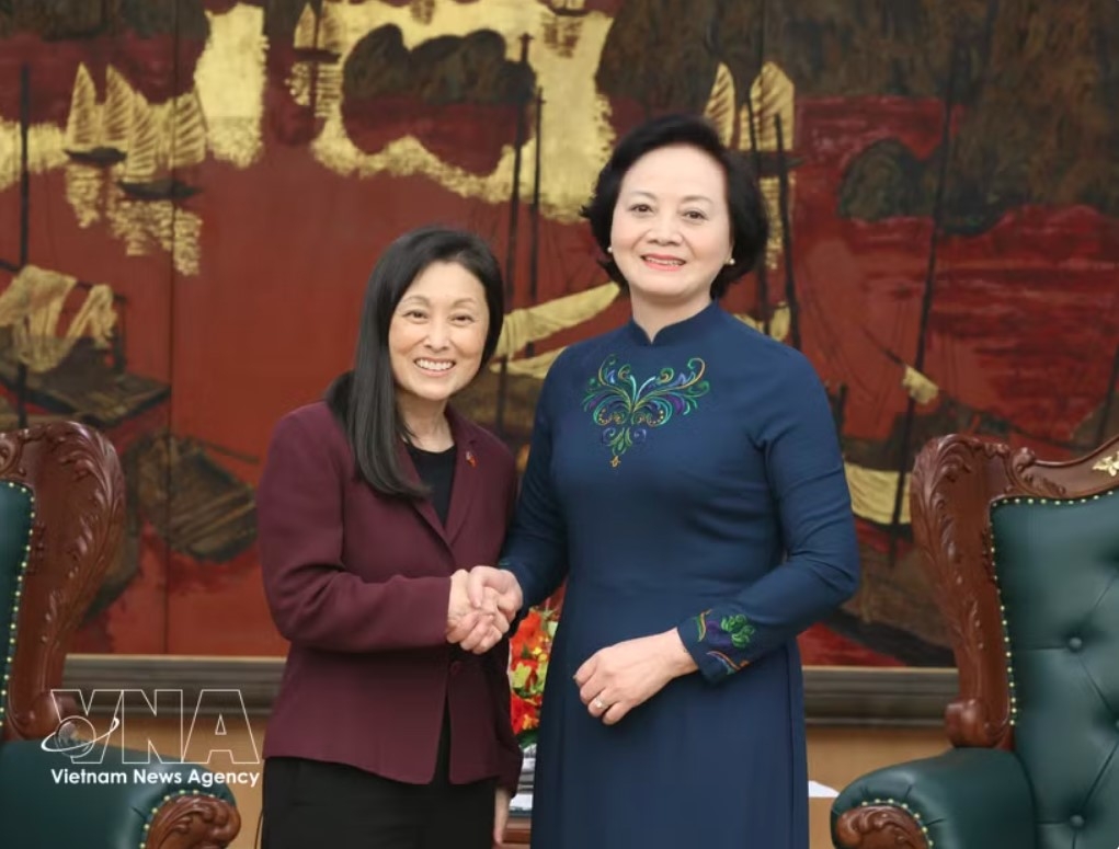 deputy pm pham thi thanh tra welcomes us ambassador jennifer wicks picture 1