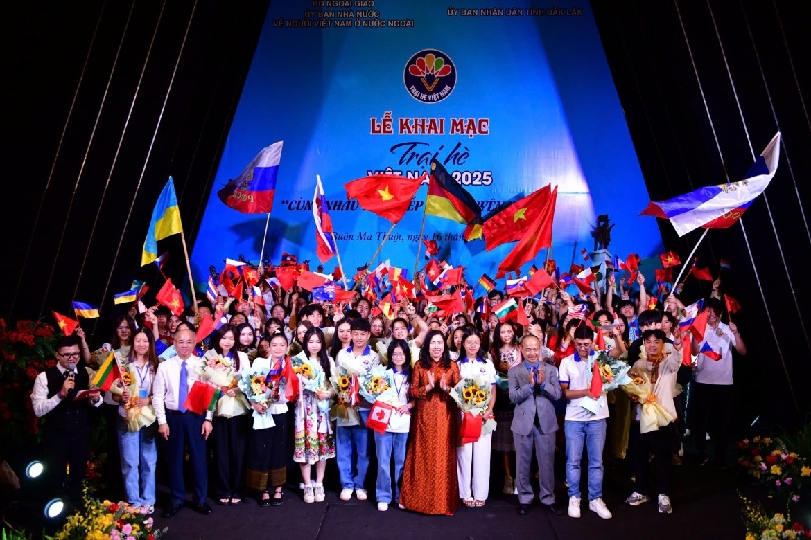 buoc chuyen tu duy ve cong tac nguoi viet o nuoc ngoai hinh anh 1
