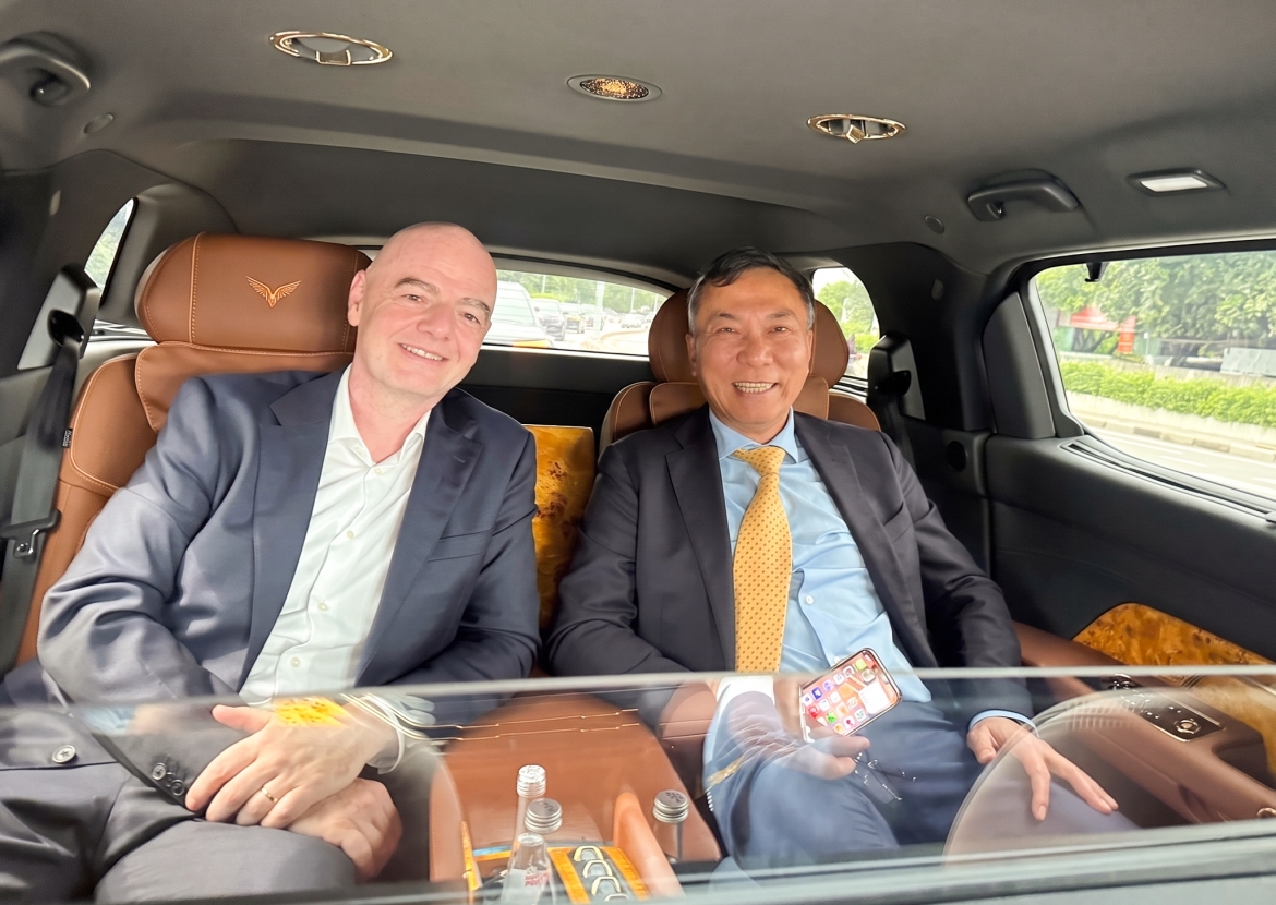 chu tich vff chao don chu tich fifa gianni infantino den viet nam xem chung ket asean cup hinh anh 2