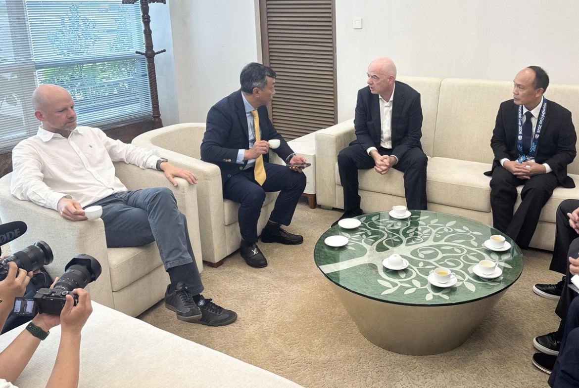 chu tich vff chao don chu tich fifa gianni infantino den viet nam xem chung ket asean cup hinh anh 3