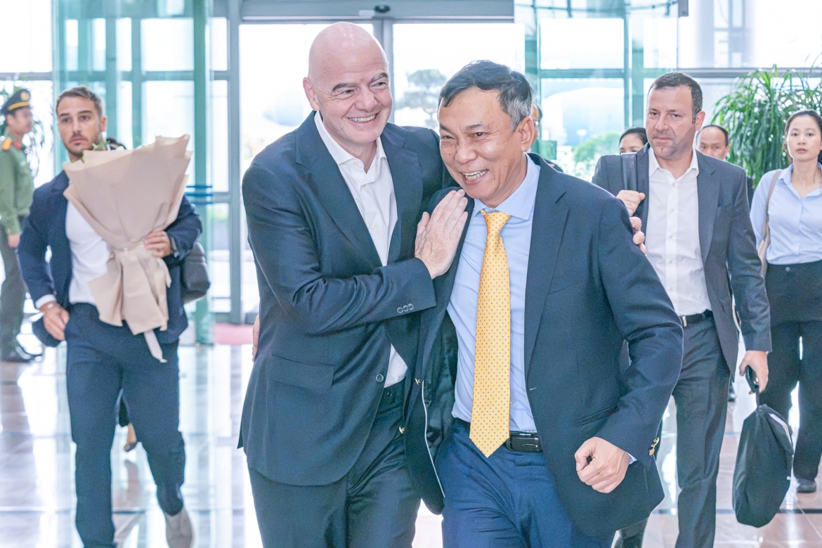 Chủ tịch VFF chào đón Chủ tịch FIFA Gianni Infantino đến Việt Nam xem chung kết ASEAN Cup