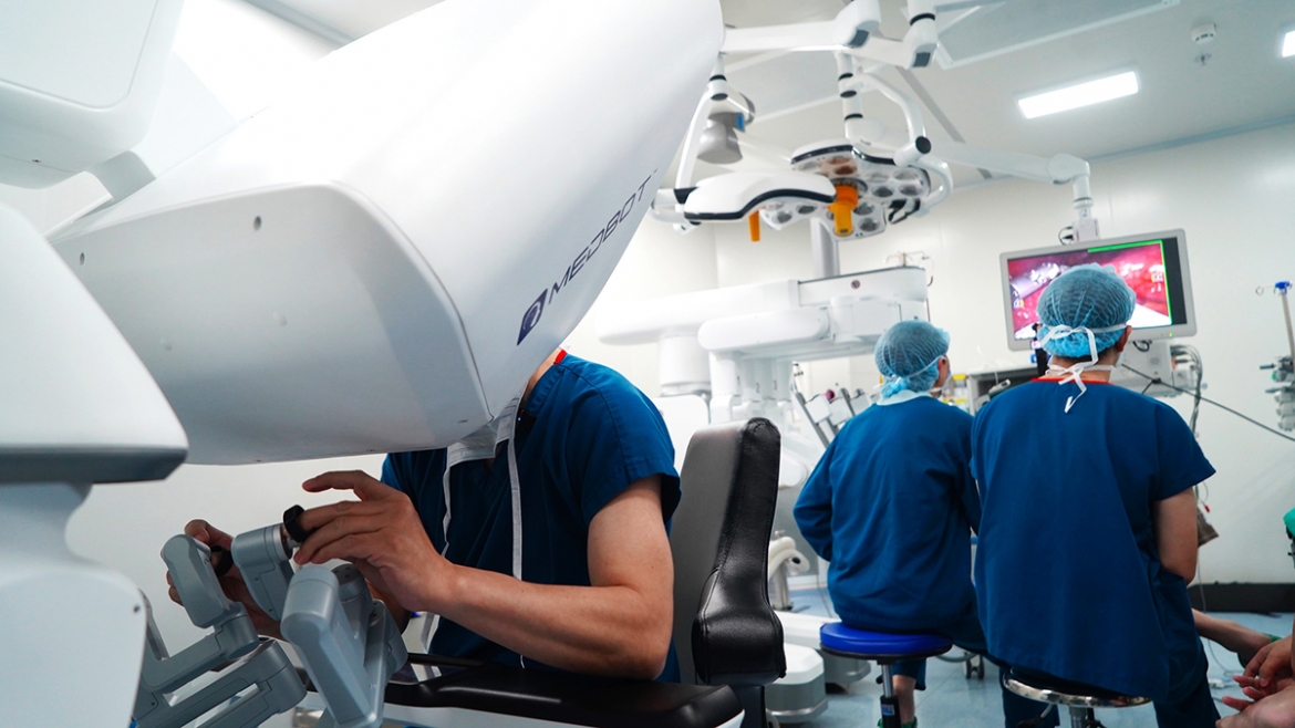 vietnam achieves first two-way remote robotic surgery milestone picture 3