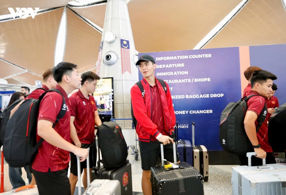 vietnamese football team returns home to warm fan welcome after malaysia win picture 6
