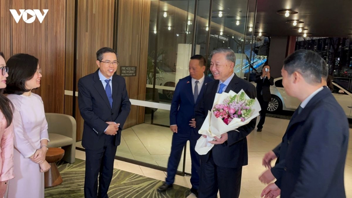 top leader to lam arrives in sydney, beginning state visit to australia picture 2
