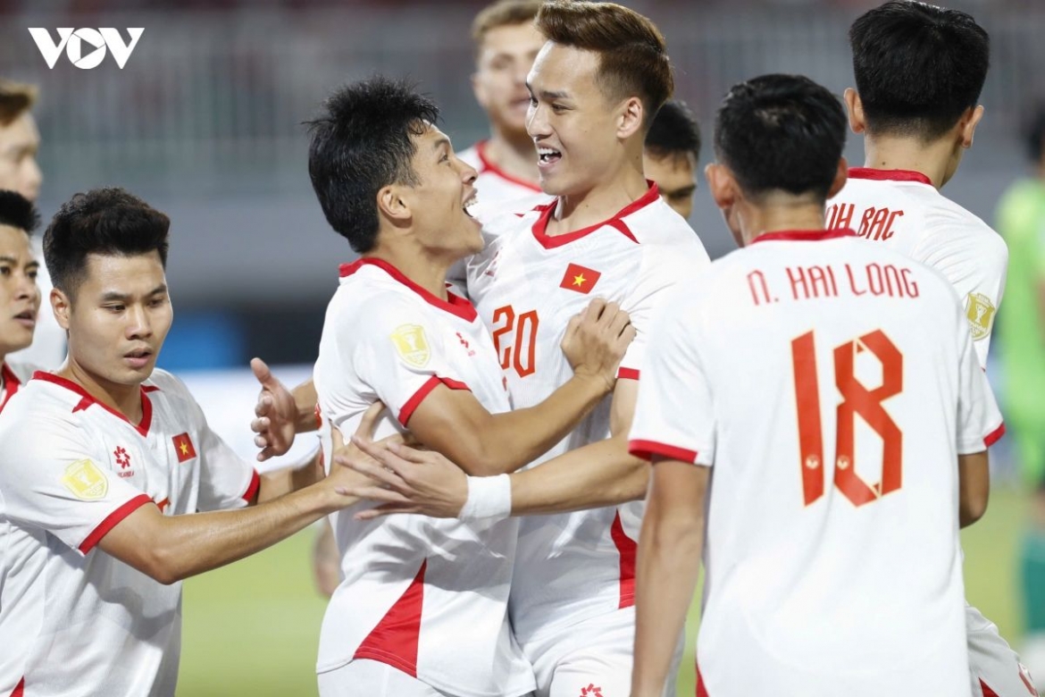 vietnam stun hosts indonesia 3-0 to reach asean cup 2026 semi-finals picture 1