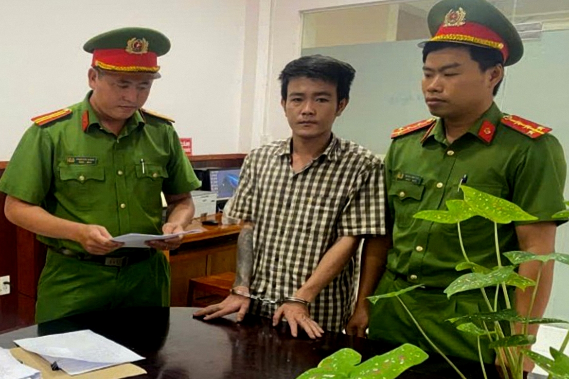 vinh long khoi to, bat tam giam doi tuong co nhieu tien an trom cap tai san hinh anh 1