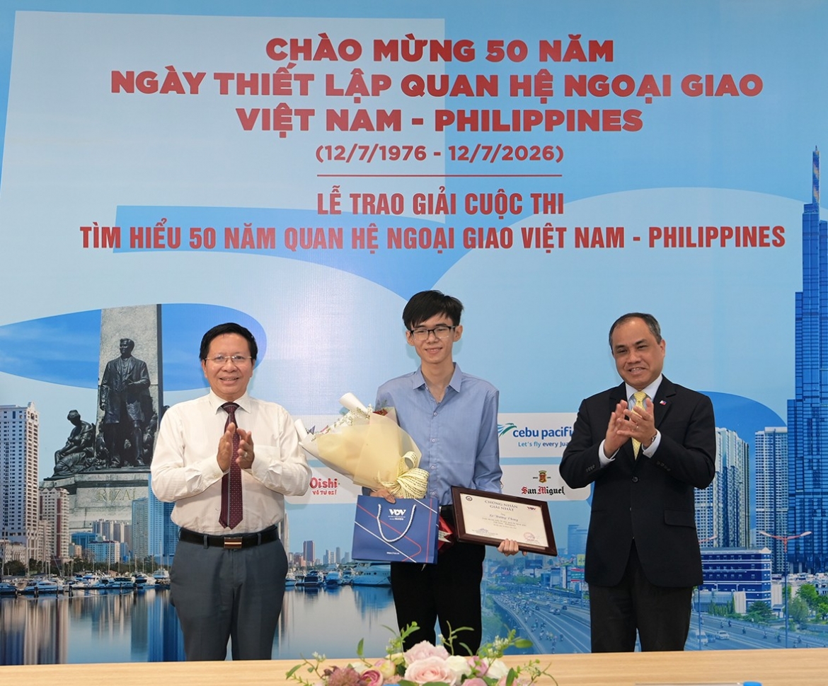 Nam sinh TP.HCM đoạt giải Nhất cuộc thi tìm hiểu 50 năm quan hệ Việt Nam - Philippines