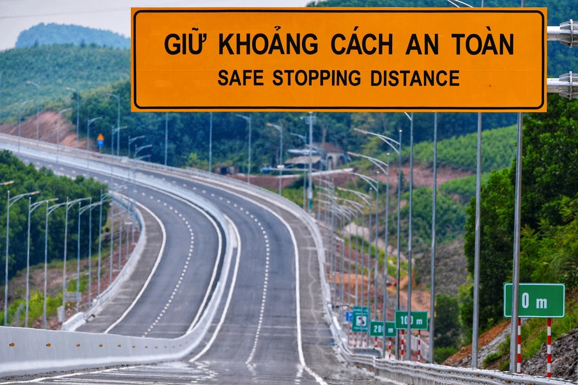 tai xe bay meo giu khoang cach an toan tren cao toc tranh bi phat hinh anh 1