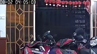 no lon khien can nha bi hong nang va 2 nguoi bi thuong o tp.hcm hinh anh 1