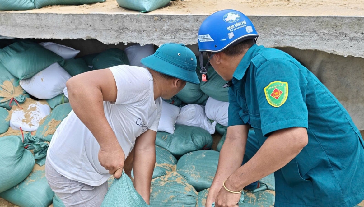 Duong ven bien thuan an, hue bi song khoet rong nen hinh anh 4
