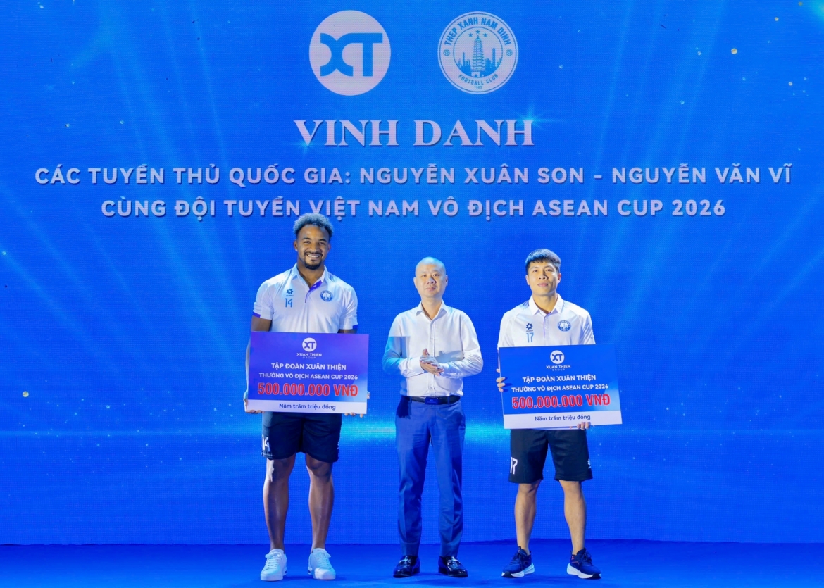 xuan son va van vi nhan thuong lon sau khi cung Dt viet nam vo dich asean cup 2026 hinh anh 1