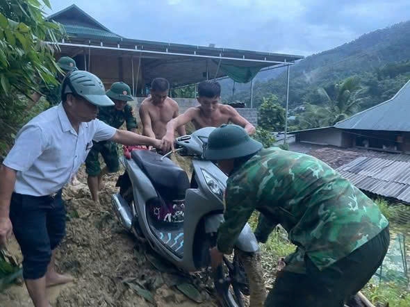 bo doi bien phong thanh hoa khan truong di doi dan khoi vung sat lo hinh anh 2