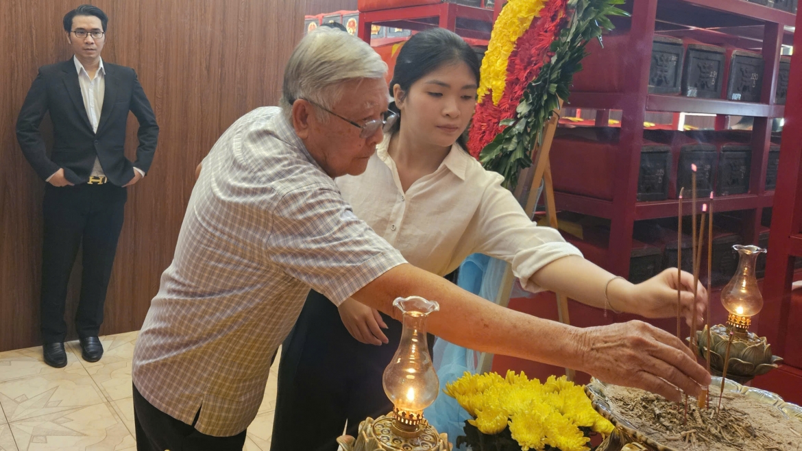 chien si biet dong dang huong tuong niem liet si tai cong vien le thi rieng hinh anh 3