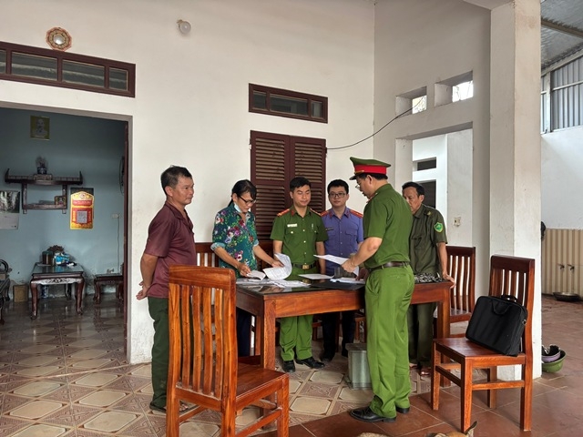 khoi to nguyen bi thu va truong thon o bac ninh ban dat trai tham quyen hinh anh 1