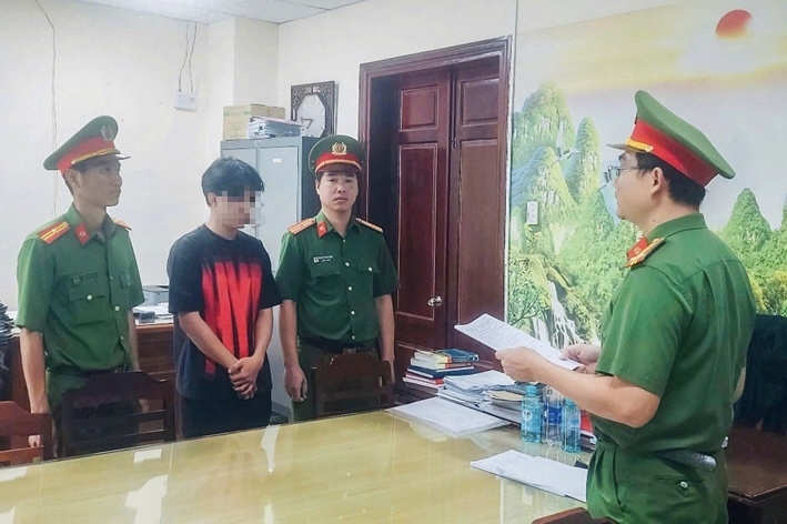 can tho khoi to, bat tam giam doi tuong buon ban gan 3.600 san pham thuoc la dien tu hinh anh 1