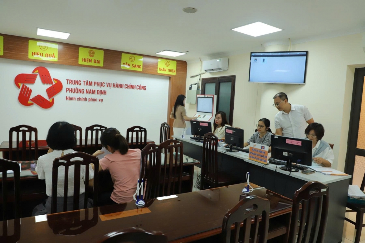 Từ mã QR, kiosk thông minh đến chính quyền số ở phường Nam Định, Ninh Bình