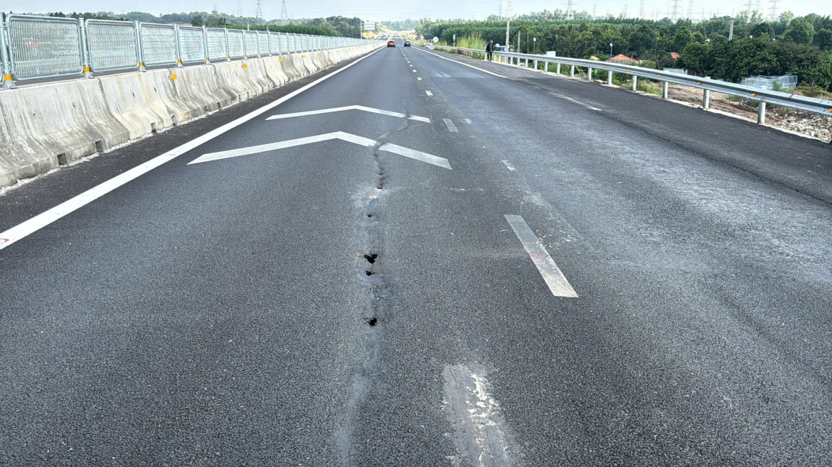 cao toc bien hoa - vung tau nghin ty vua xoi lo lai nut mat duong hinh anh 2
