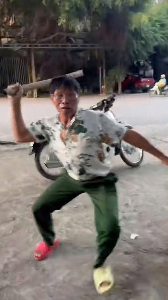 cong an xac minh vu nguoi dan ong cam dieu cay duoi danh nguoi o ninh binh hinh anh 1