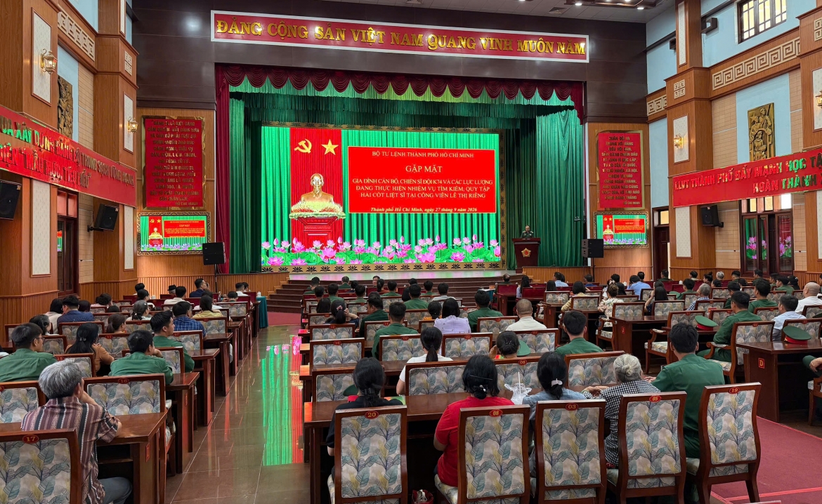 bo tu lenh tp.hcm gap mat gia dinh can bo, chien si Doi k74 hinh anh 1