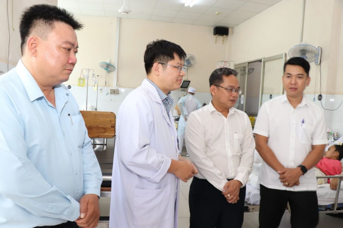 mttq tp.hcm tham, ho tro gia dinh nan nhan vu chay o Dong hung thuan hinh anh 1