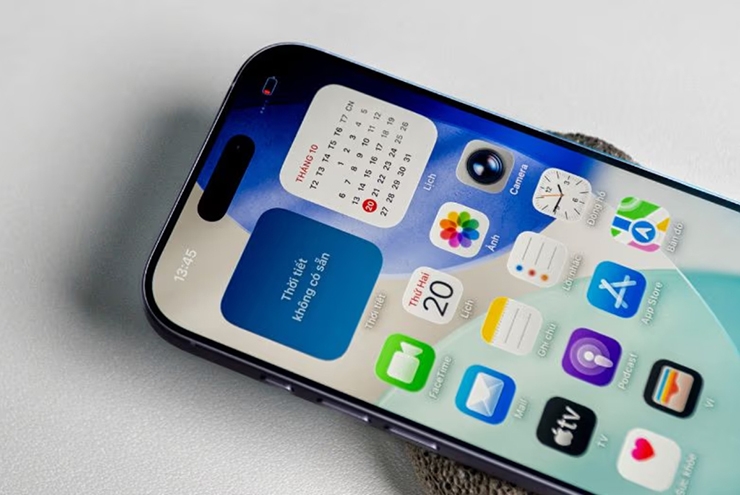 apple khien iphone 17 va loat may cu tro thanh mon hoi te hai hinh anh 1