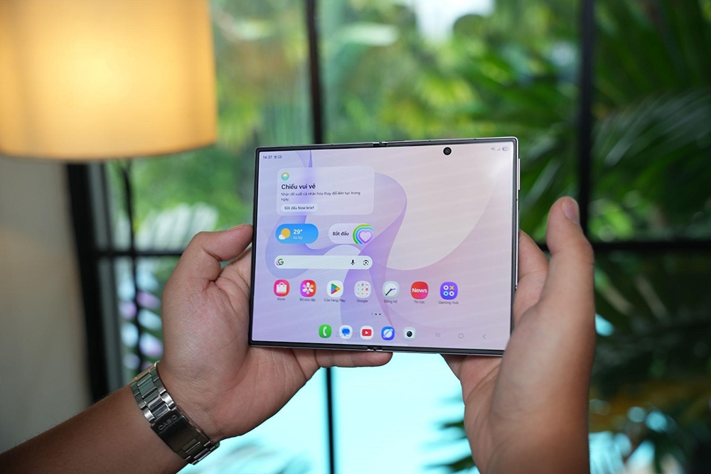 galaxy z fold8 ban chay hon sau khi iphone duo ra mat hinh anh 1