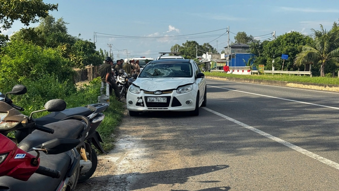 nam cong nhan dang lam viec tren quoc lo 1 bi o to tong tu vong hinh anh 2