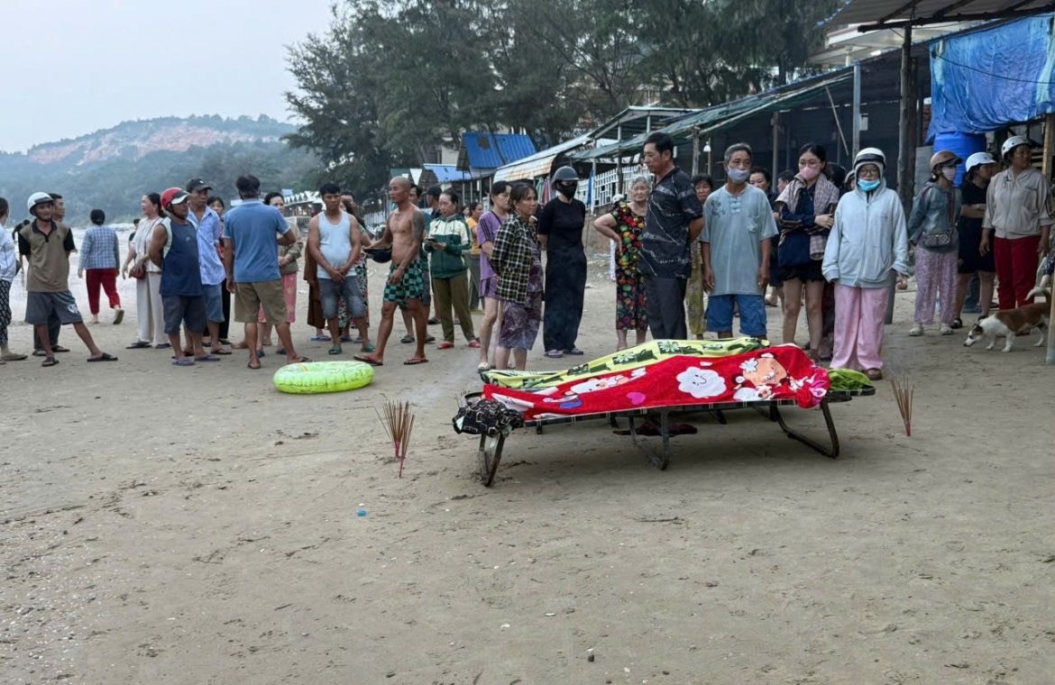 hai phu nu duoi nuoc tu vong khi tam bien o mui ne hinh anh 1