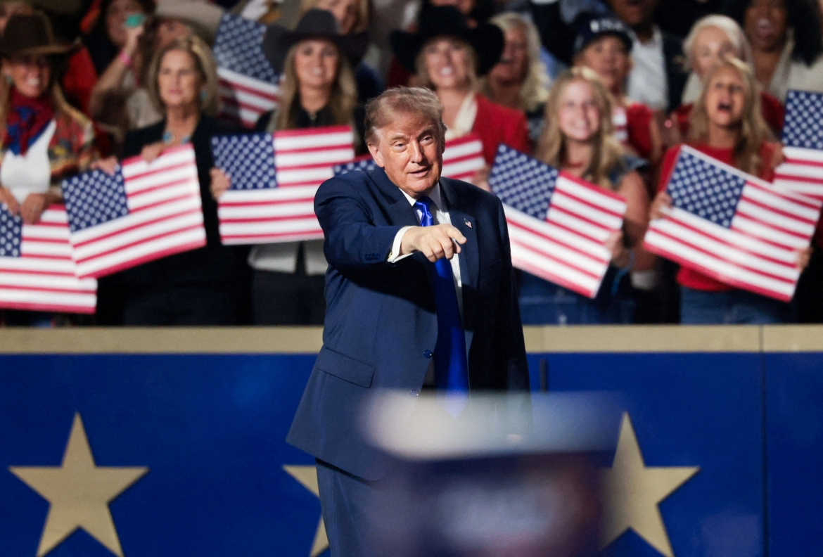 Ông Trump mở cuộc thăm dò ý kiến ​​để đổi tên Trí tuệ nhân tạo (AI)