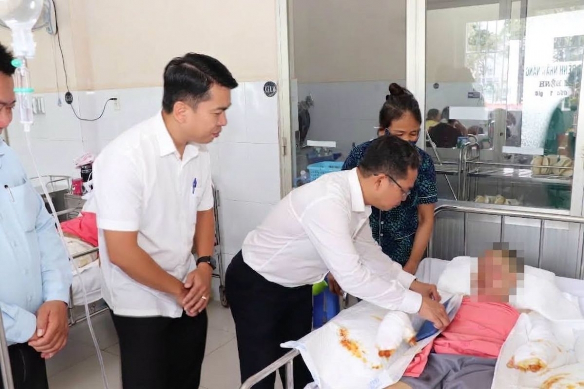 mttq tp.hcm tham, ho tro gia dinh nan nhan vu chay o Dong hung thuan hinh anh 2