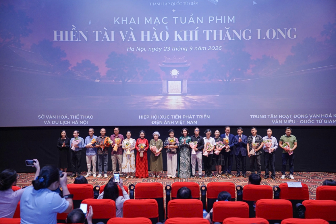nhung cau chuyen ve nguoi thay, hien tai va lich su thang long len man anh hinh anh 1