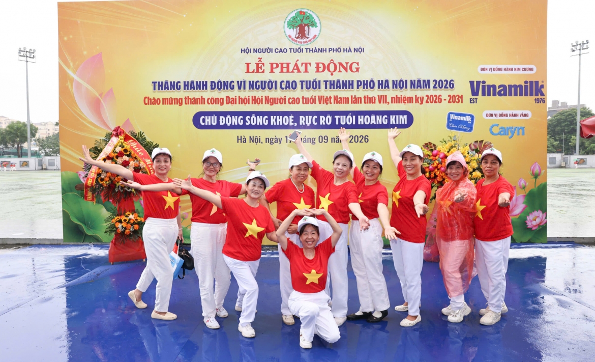 hon 2000 nguoi cao tuoi dong dien dan vu chu dong song khoe, ruc ro tuoi hoang kim hinh anh 1