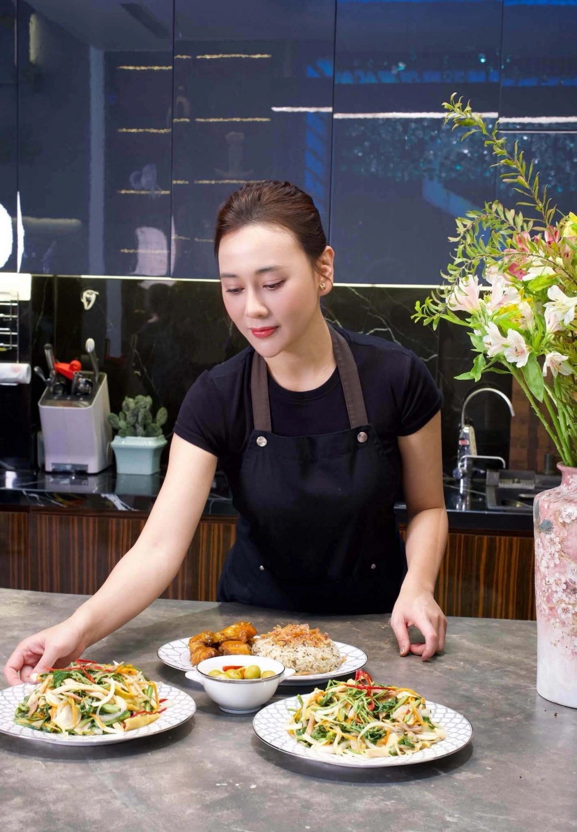 sao viet 2-9 hoa minzy hoa gai ban , thanh son don tuoi 35 hinh anh 7