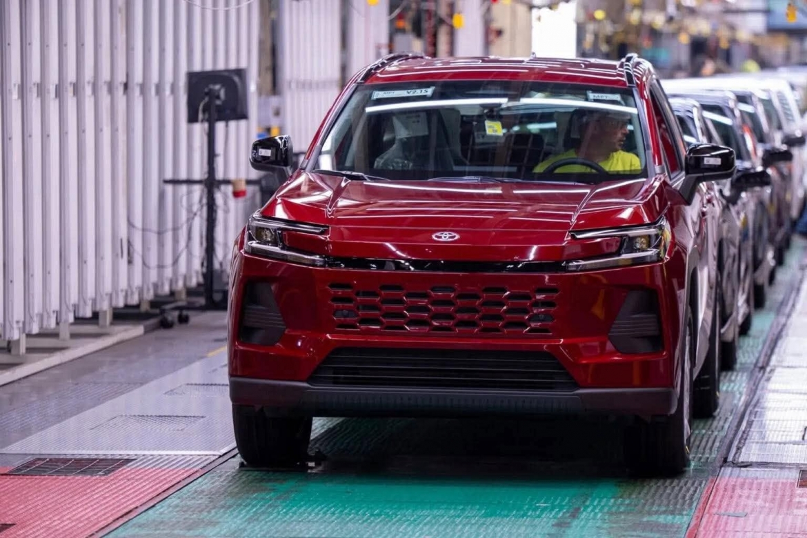 toyota rav4 khan hang tai my, khach phai cho toi 6 thang moi nhan xe hinh anh 1