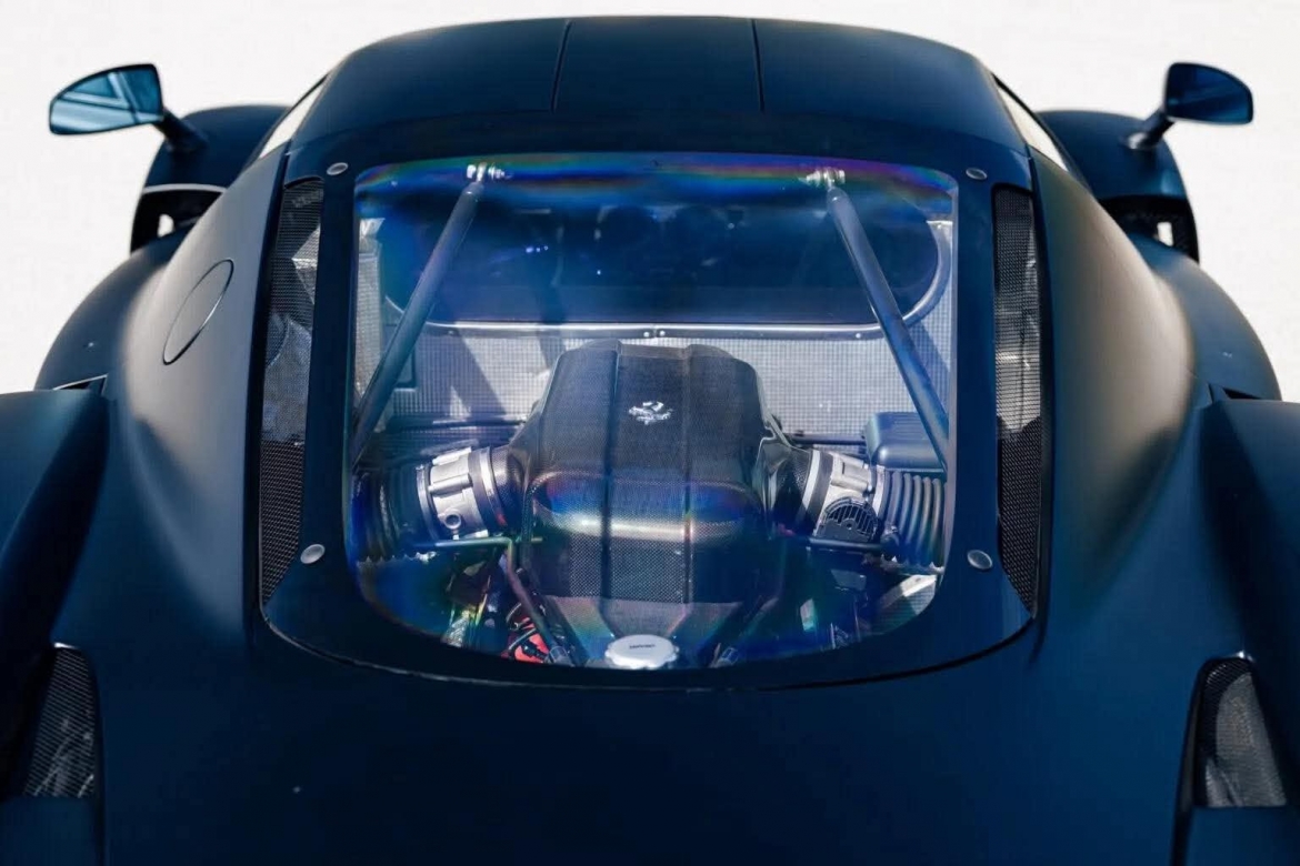 ferrari enzo mau den mo doc nhat tung thuoc hoang gia brunei sap duoc dau gia hinh anh 3