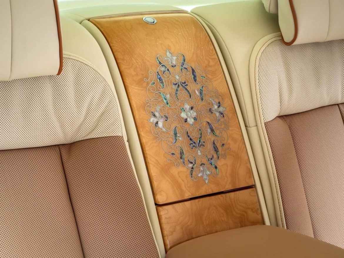rolls-royce phantom hummingbird doc ban gay choang voi chi tiet kham vo bao ngu hinh anh 5