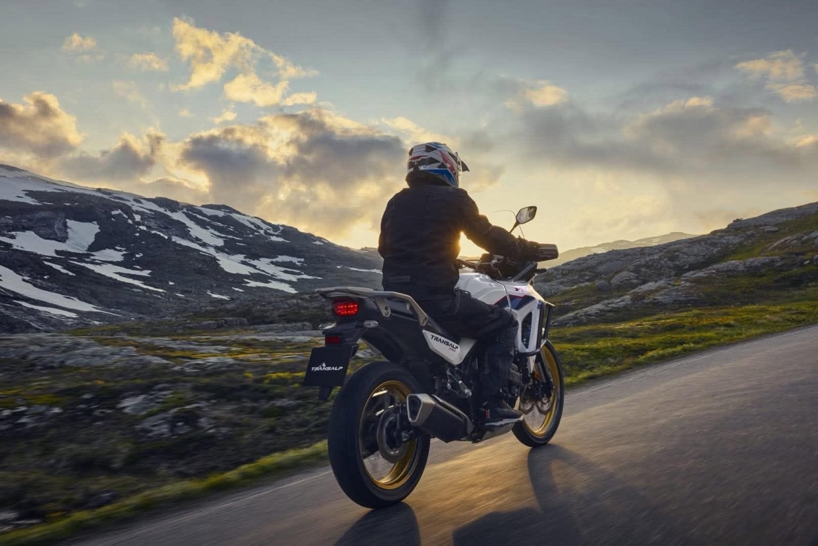 can canh honda transalp 2026 vua ra mat gia gan 300 trieu dong hinh anh 5