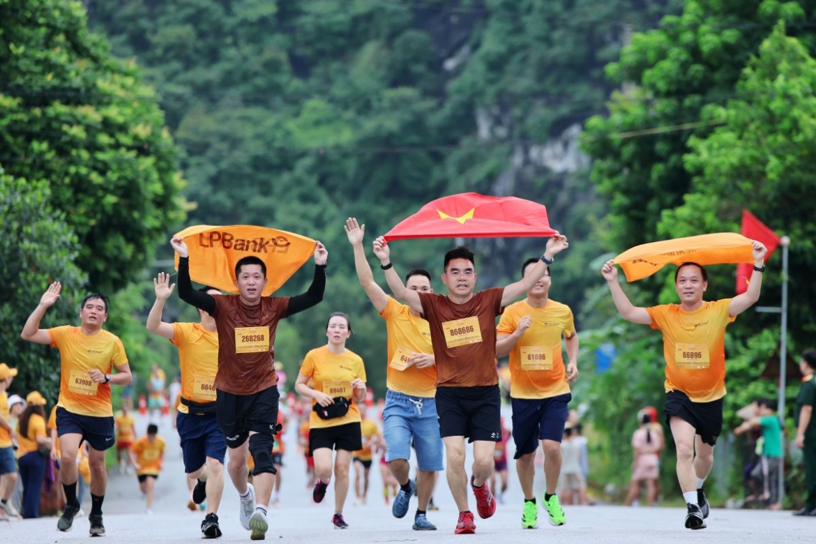 gan 5.000 van dong vien chinh phuc cung duong di san van long hinh anh 3