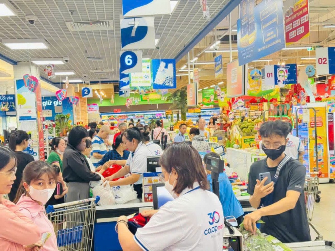 Mừng tựu trường - đón Trung thu: Saigon CO.OP tiếp tục quà tặng trên toàn quốc