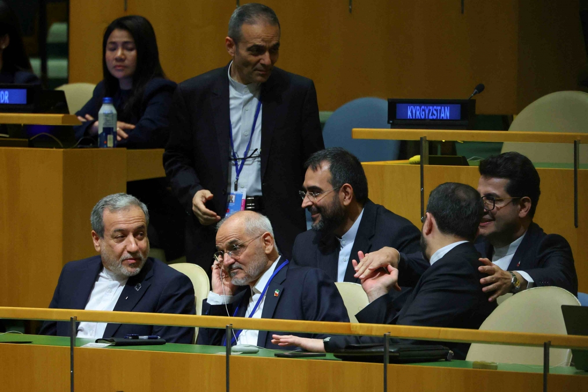 Iran đề xuất mở lại Hormuz trong 7 ngày, nối lại đàm phán hạt nhân