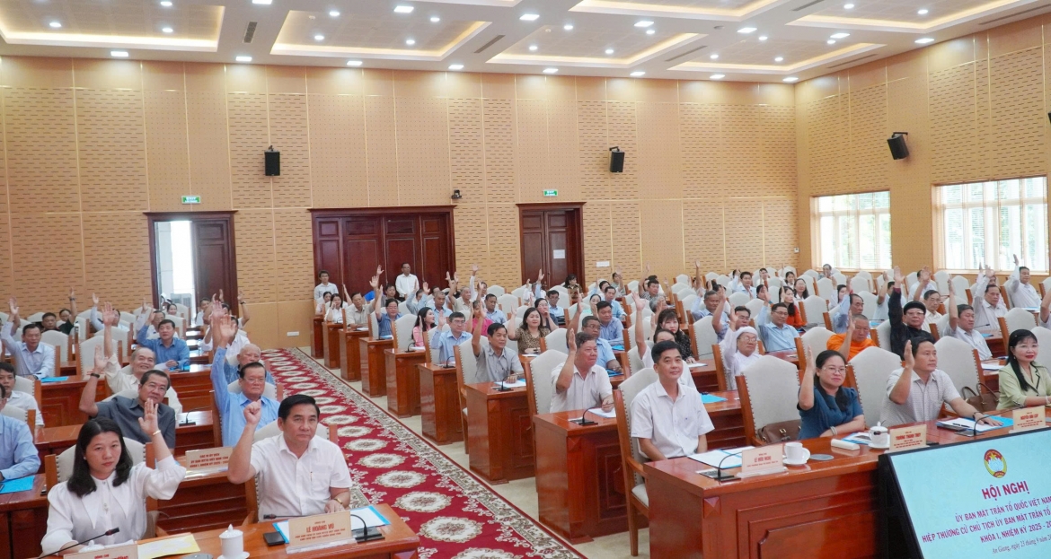 Ong lam minh thanh giu chuc chu tich Uy ban mttq viet nam tinh an giang hinh anh 1