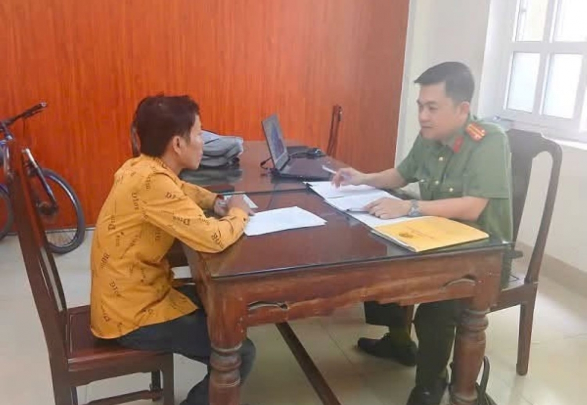 xu phat nguoi dan ong dang tin sai su that ve truong hoc hinh anh 1