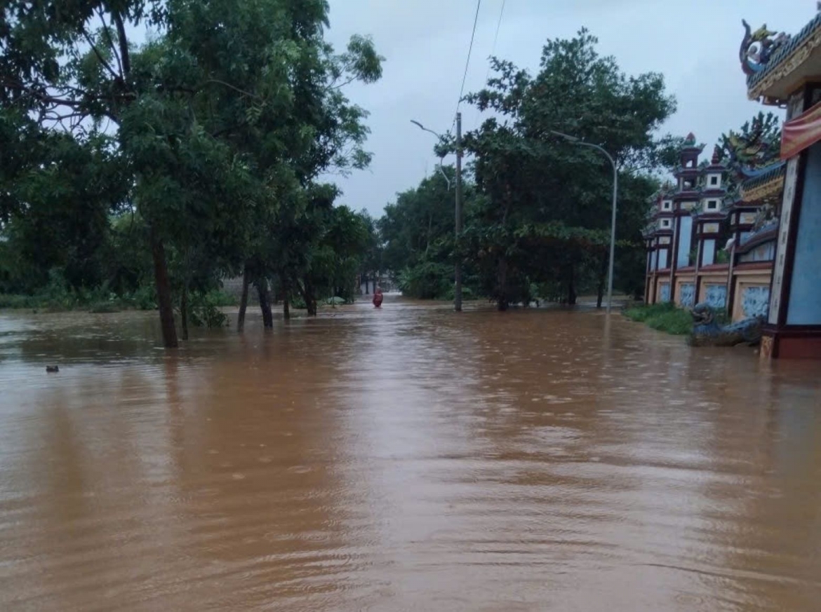 mua lon gay ngap nhieu khu vuc o hue hinh anh 2