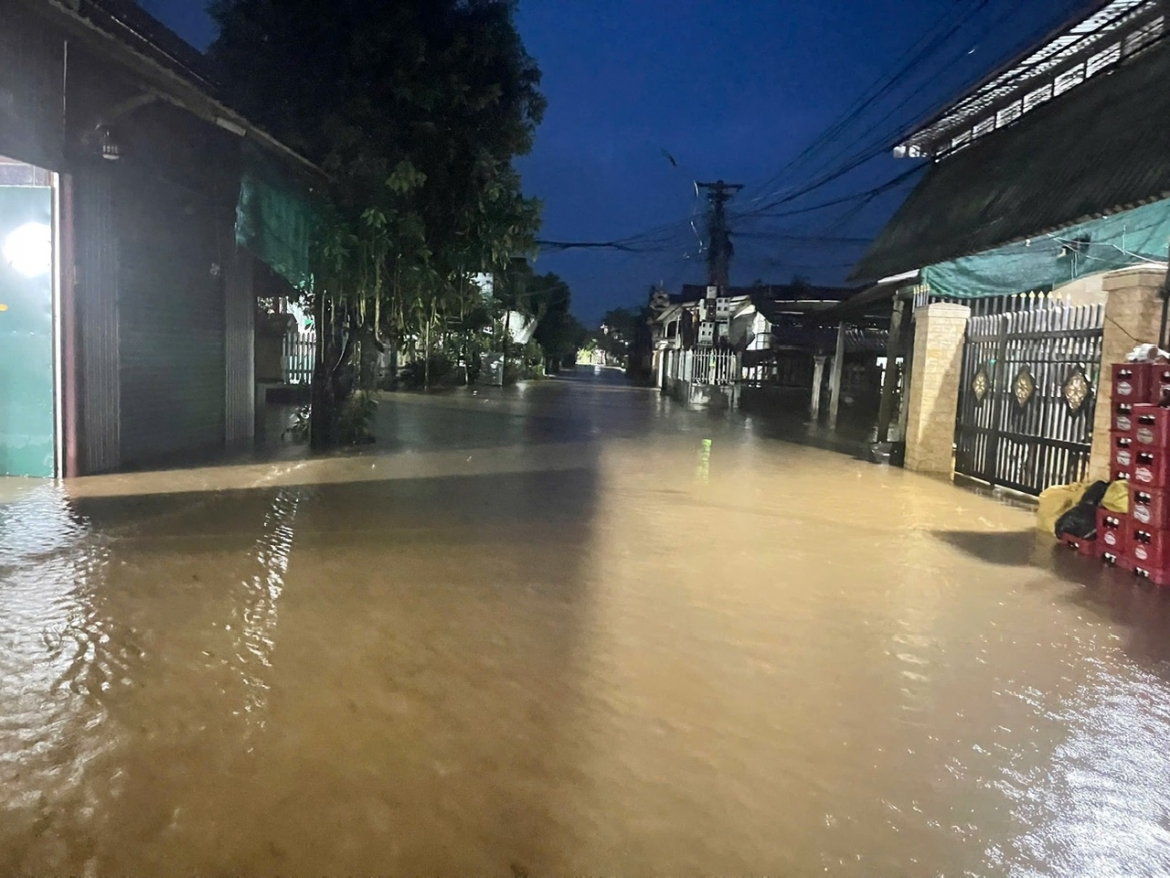 mua lon gay ngap nhieu khu vuc o hue hinh anh 3