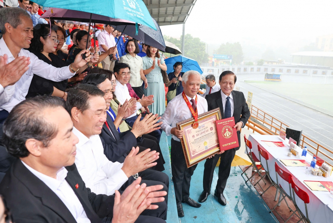 hon 2000 nguoi cao tuoi dong dien dan vu chu dong song khoe, ruc ro tuoi hoang kim hinh anh 6